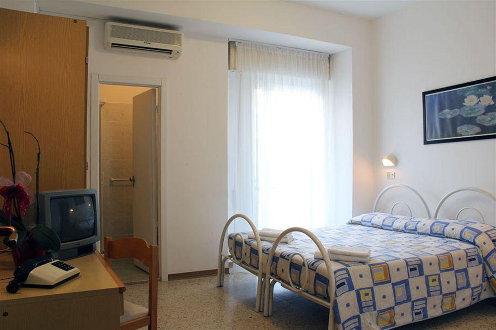 Hotel Gemini Rimini Exterior foto